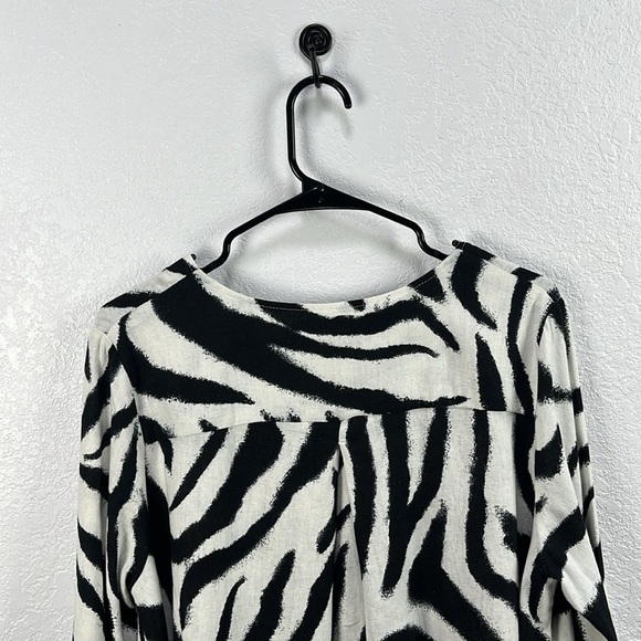 For Cynthia Women’s Black and White Zebra Print Blouse Sz M  Linen Blend Career - Picture 9 of 10